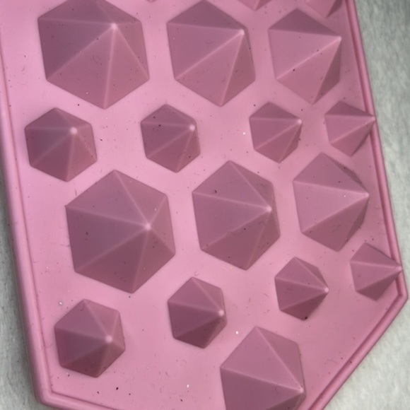 3D Diamonds Ice Cube Silicone Tray Mold: Ice Cubes, Chocolates, & Soaps in Pink! - Picture 5 of 6